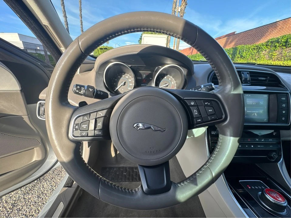 2017 Jaguar XE - Image 19 of 19