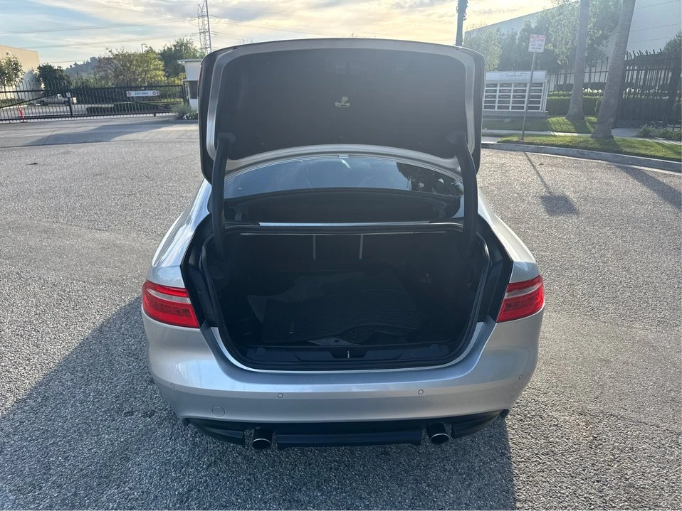 2017 Jaguar XE - Image 13 of 19