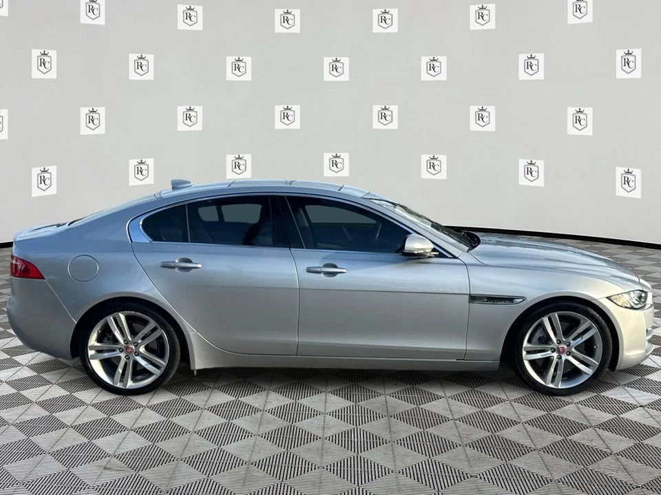 2017 Jaguar XE - Image 4 of 19