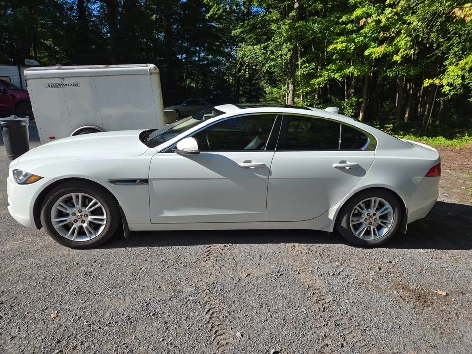 2017 Jaguar XE - Image 3 of 12