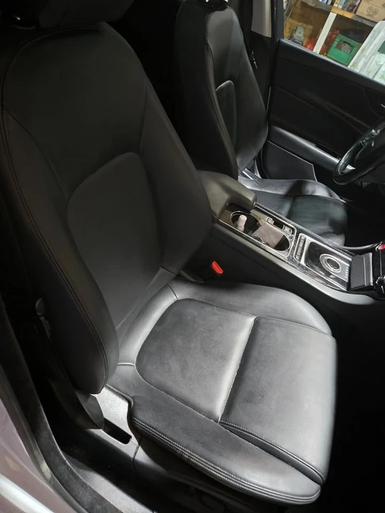 2017 Jaguar XE - Image 8 of 12