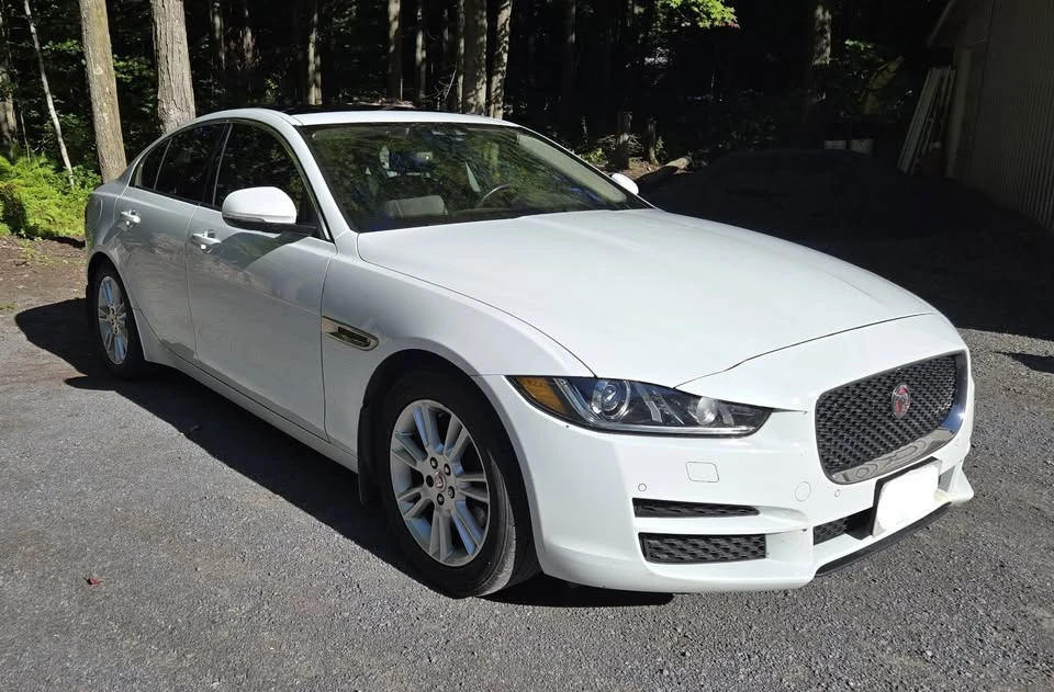 2017 Jaguar XE - Image 2 of 12