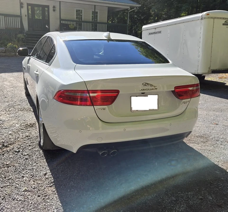 2017 Jaguar XE - Image 4 of 12