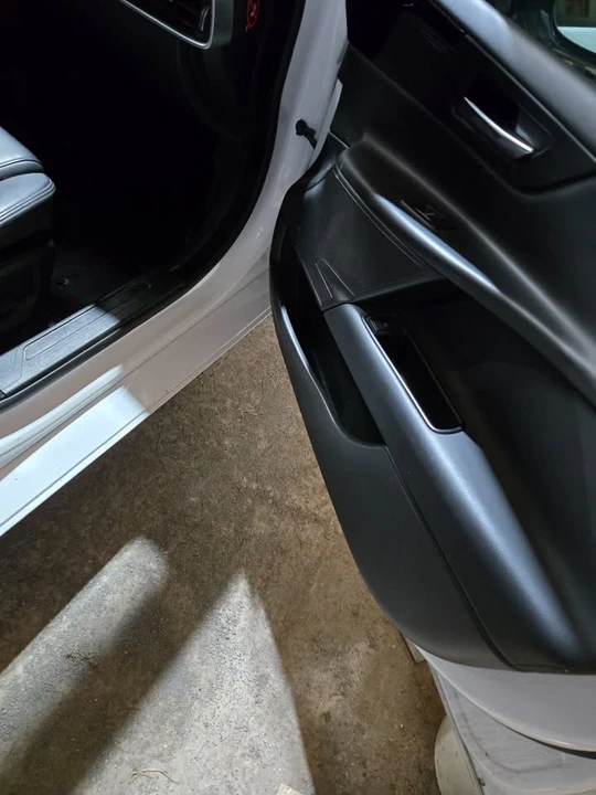 2017 Jaguar XE - Image 10 of 12