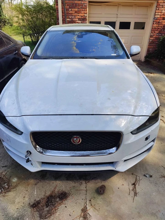 2017 Jaguar XE - Image 2 of 5