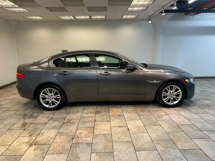 2017 Jaguar XE - Image 2 of 15