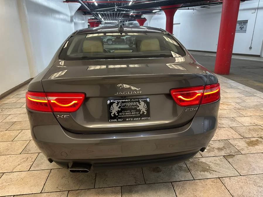 2017 Jaguar XE - Image 4 of 15