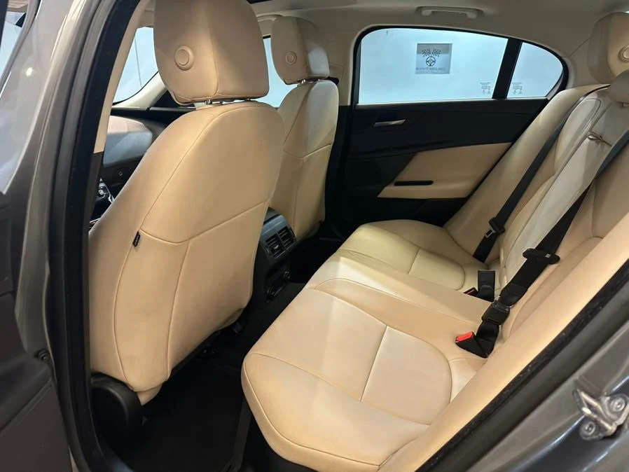 2017 Jaguar XE - Image 13 of 15