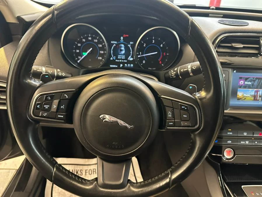 2017 Jaguar XE - Image 7 of 15