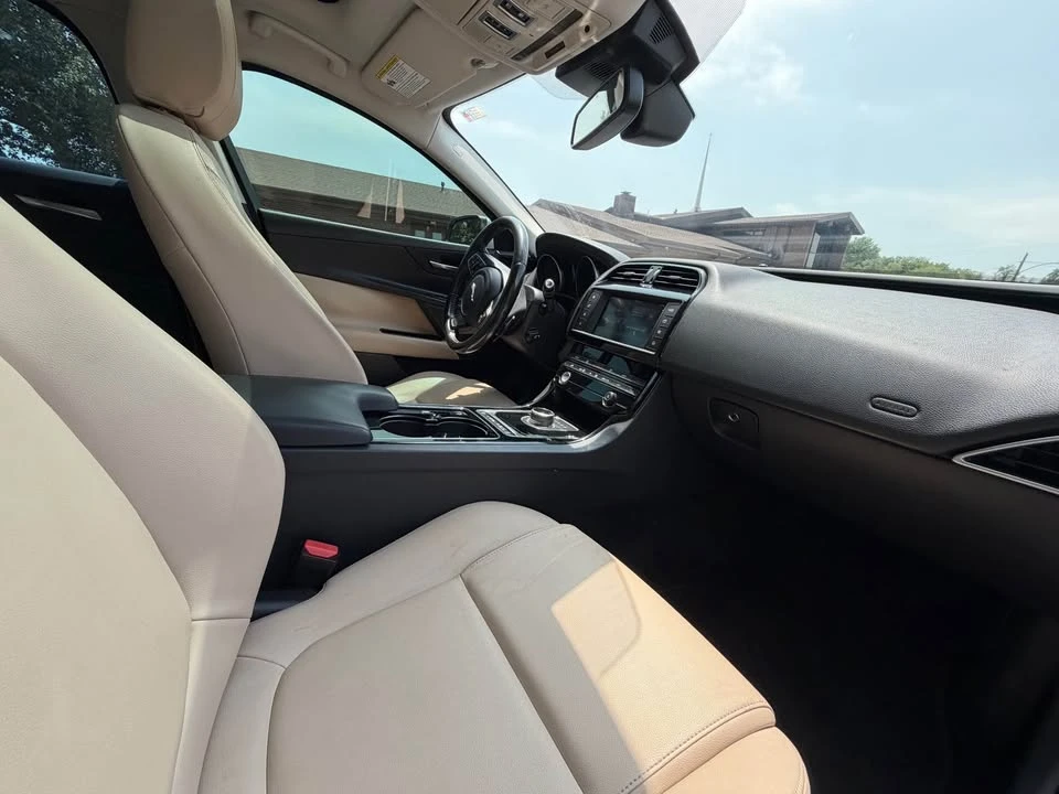 2017 Jaguar XE - Image 15 of 20