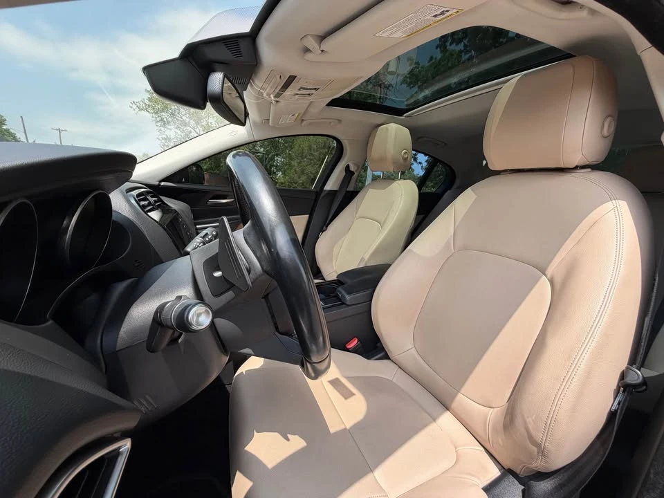 2017 Jaguar XE - Image 17 of 20