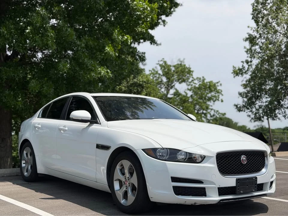 2017 Jaguar XE - Image 6 of 20