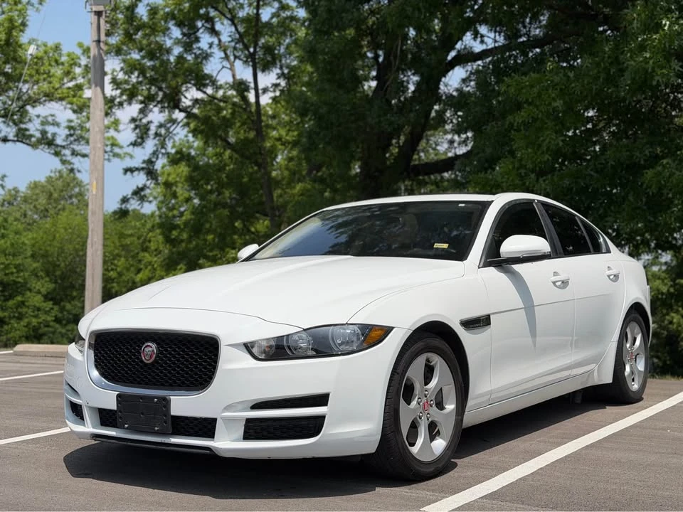2017 Jaguar XE - Image 4 of 20