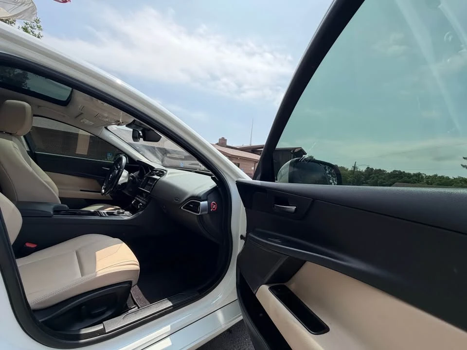 2017 Jaguar XE - Image 16 of 20