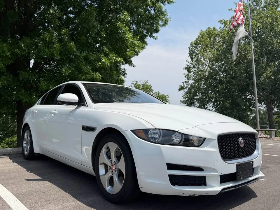 2017 Jaguar XE - Image 3 of 20