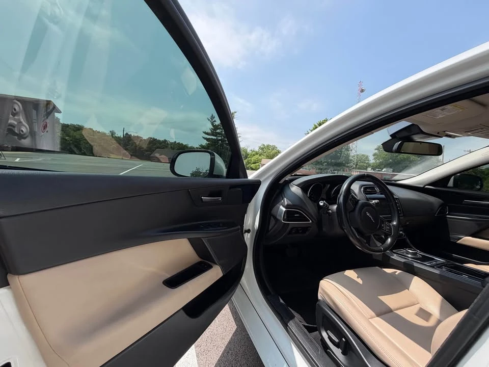 2017 Jaguar XE - Image 19 of 20