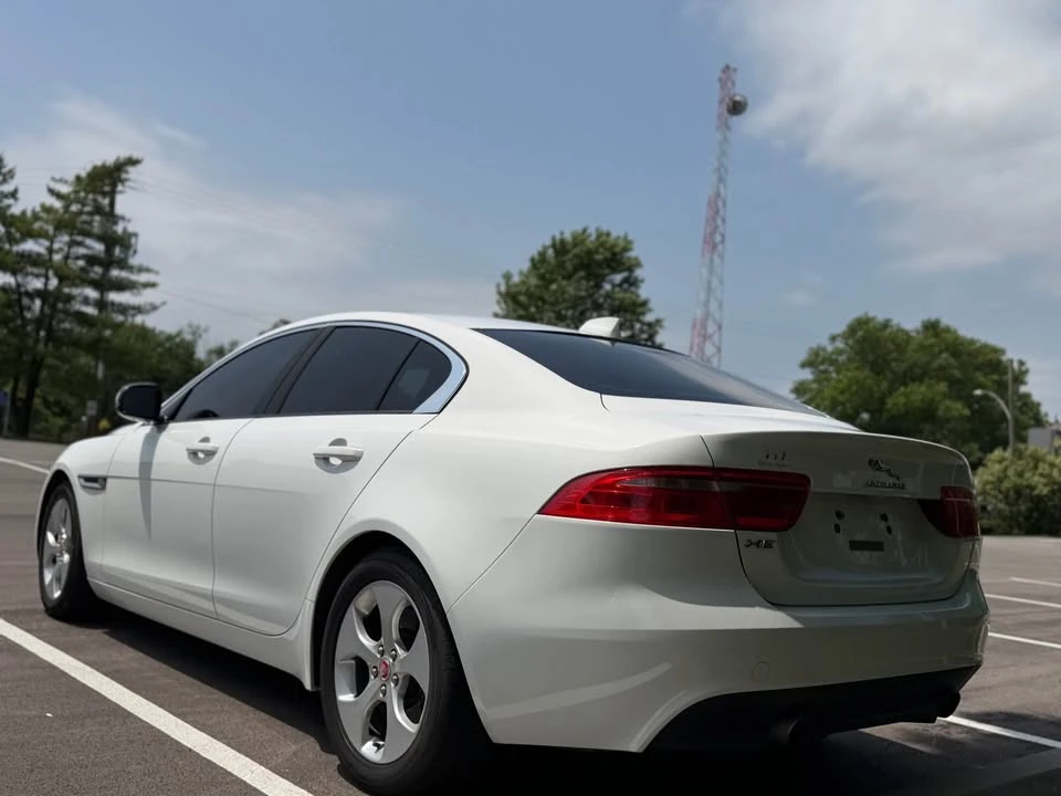 2017 Jaguar XE - Image 9 of 20