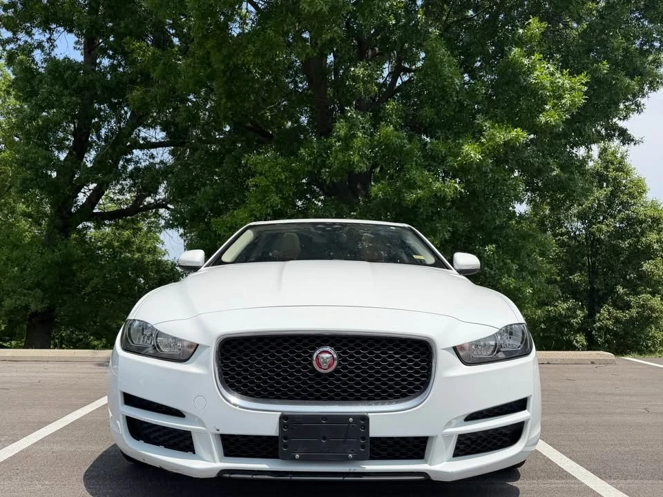 2017 Jaguar XE - Image 2 of 20
