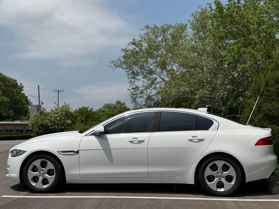 2017 Jaguar XE - Image 10 of 20