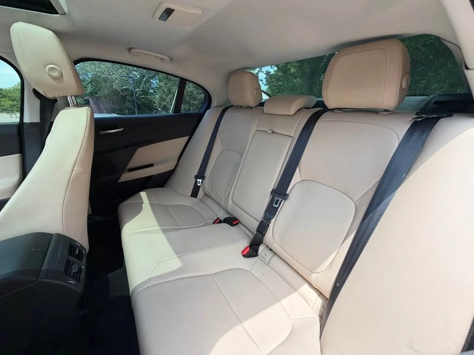2017 Jaguar XE - Image 11 of 20