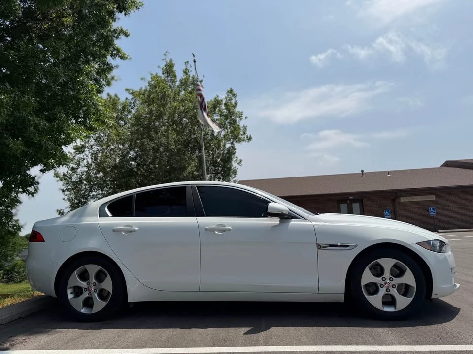 2017 Jaguar XE - Image 7 of 20