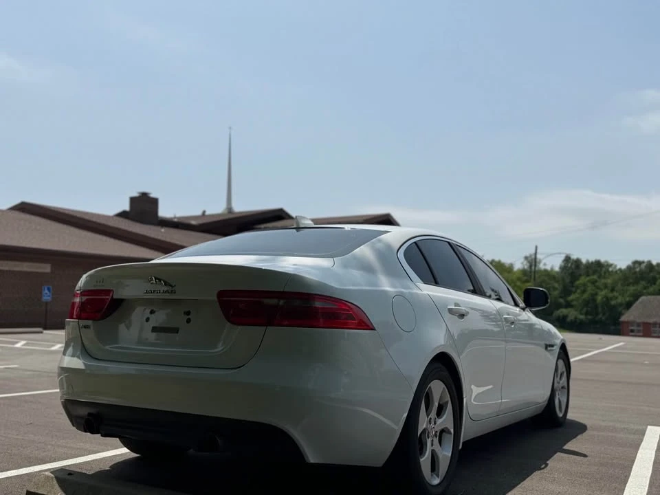 2017 Jaguar XE - Image 8 of 20