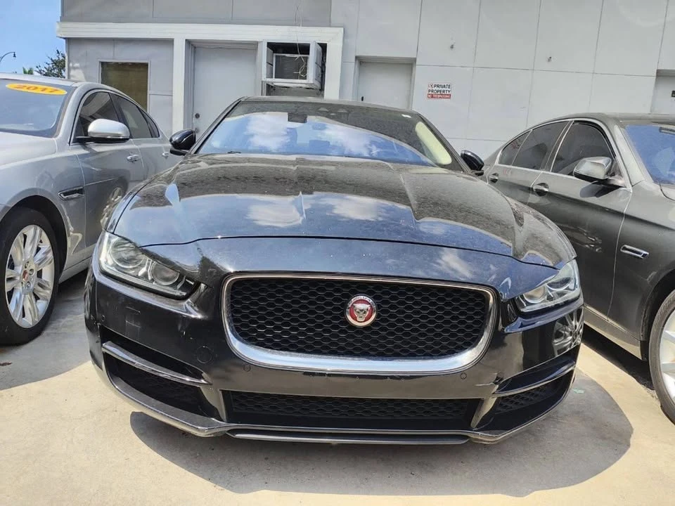 2017 Jaguar XE - Image 3 of 20