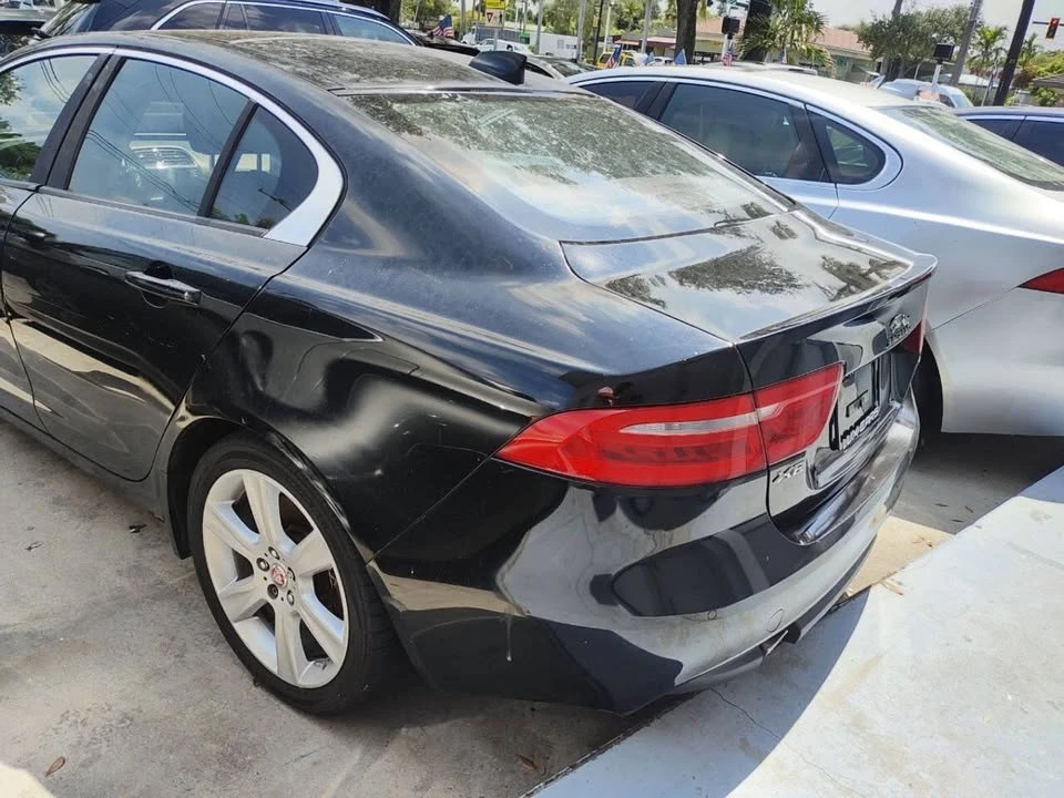 2017 Jaguar XE - Image 9 of 20