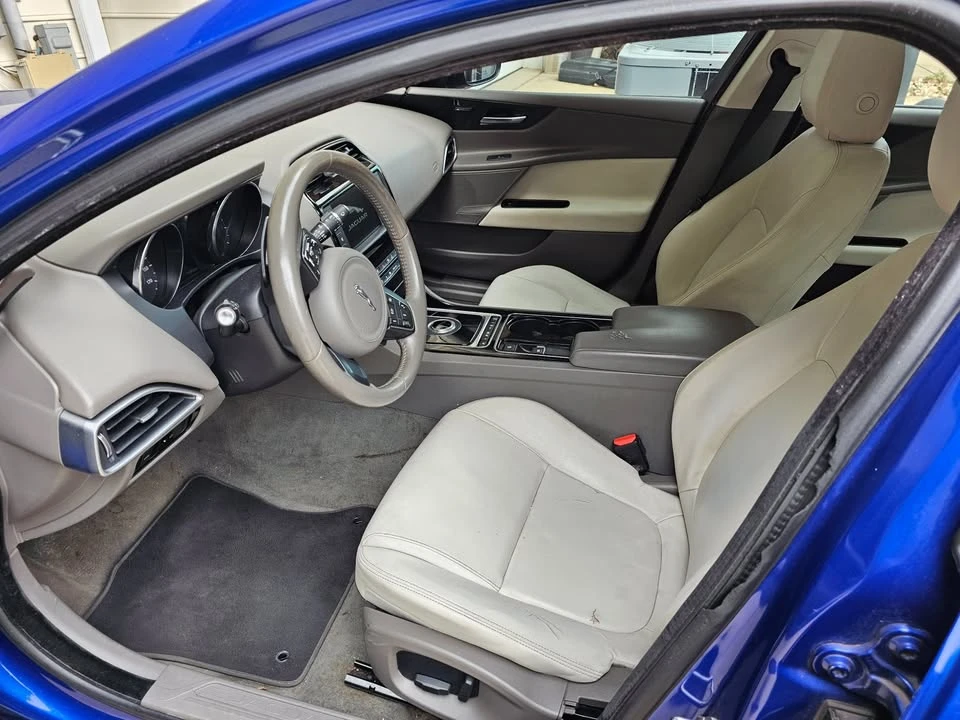2017 Jaguar XE - Image 7 of 14