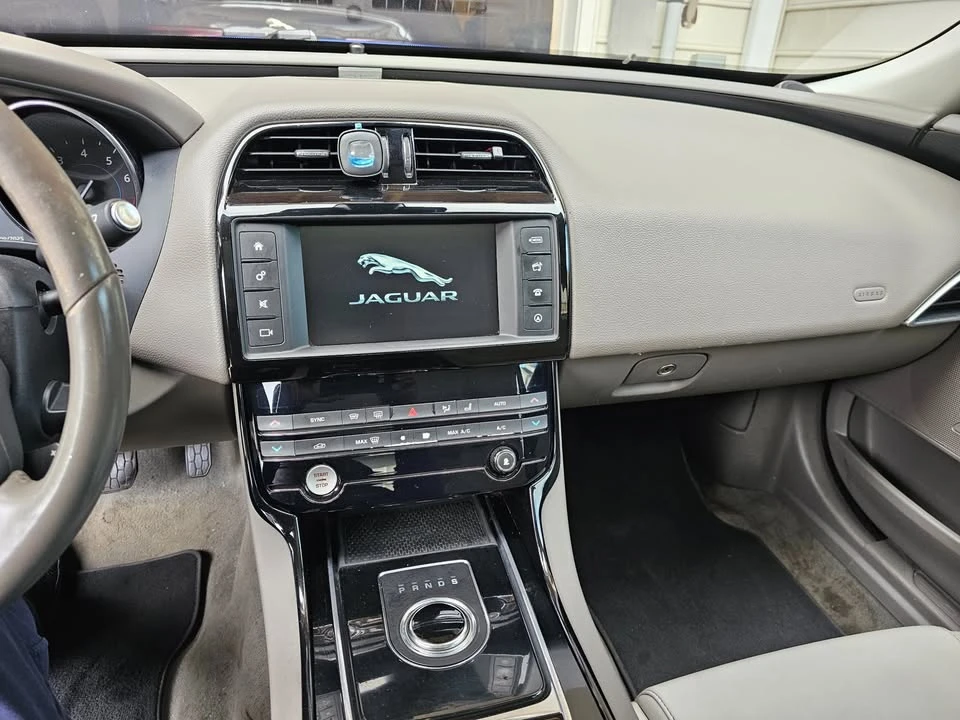 2017 Jaguar XE - Image 11 of 14