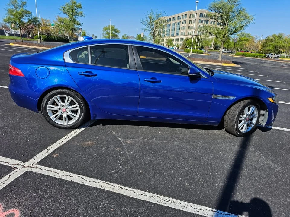 2017 Jaguar XE - Image 3 of 17