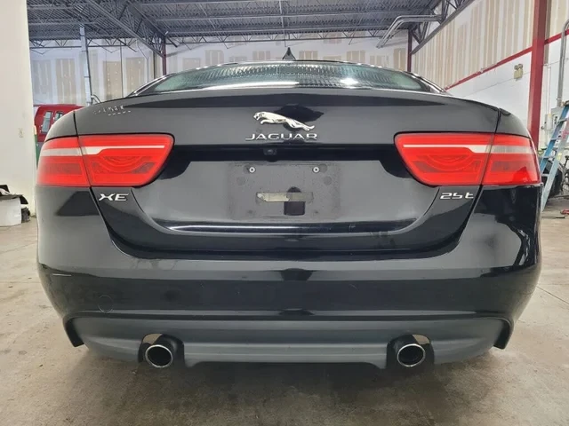 2017 Jaguar XE - Image 6 of 7