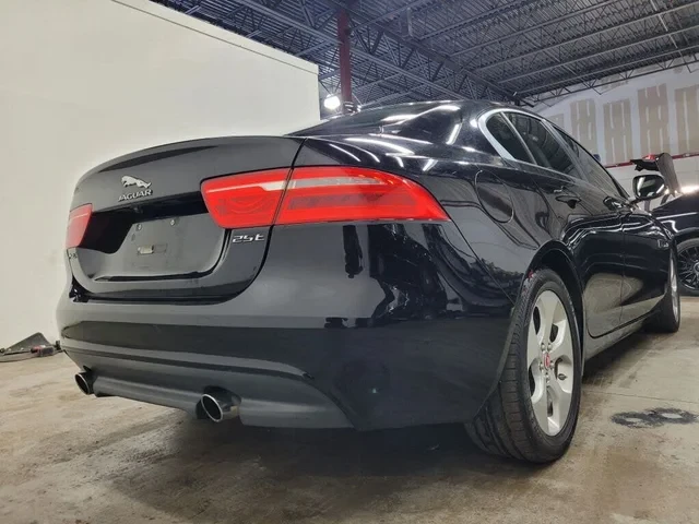 2017 Jaguar XE - Image 4 of 7
