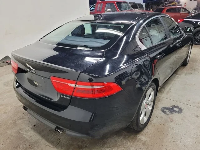 2017 Jaguar XE - Image 5 of 7