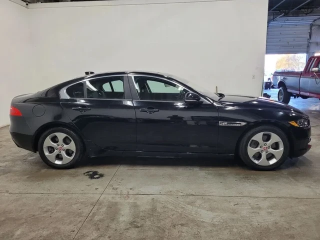2017 Jaguar XE - Image 3 of 7