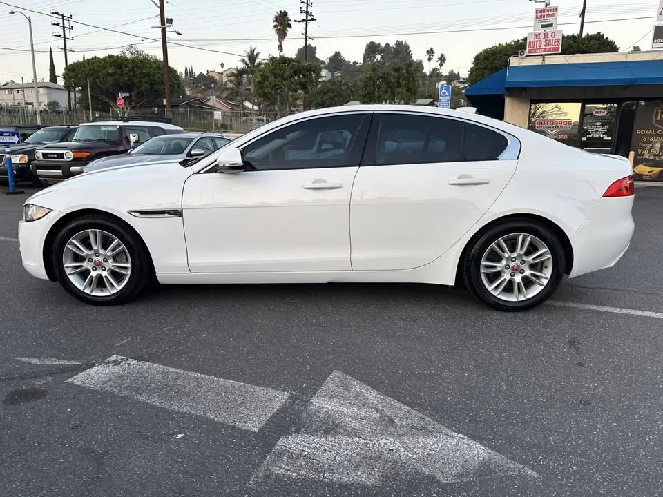 2017 Jaguar XE - Image 8 of 20