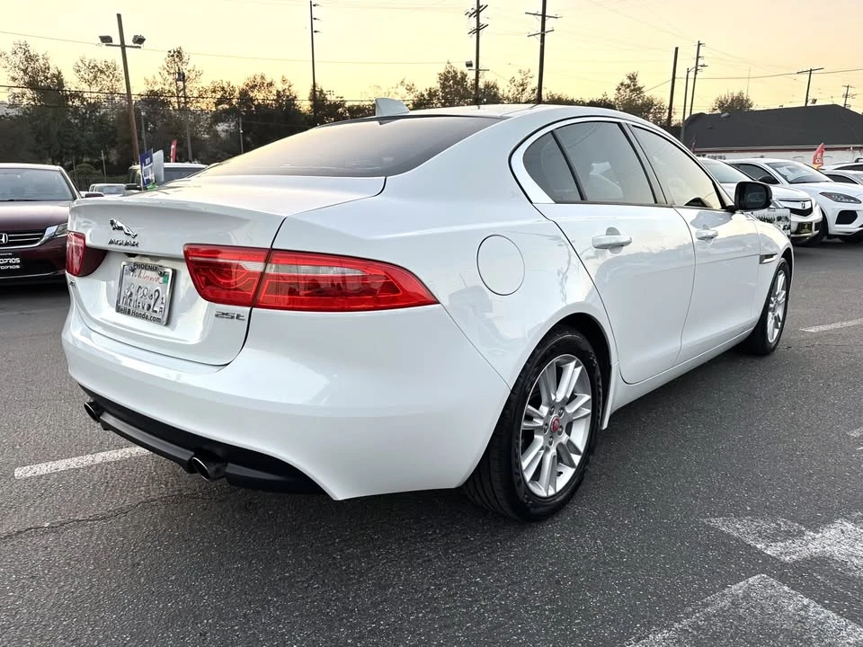 2017 Jaguar XE - Image 5 of 20