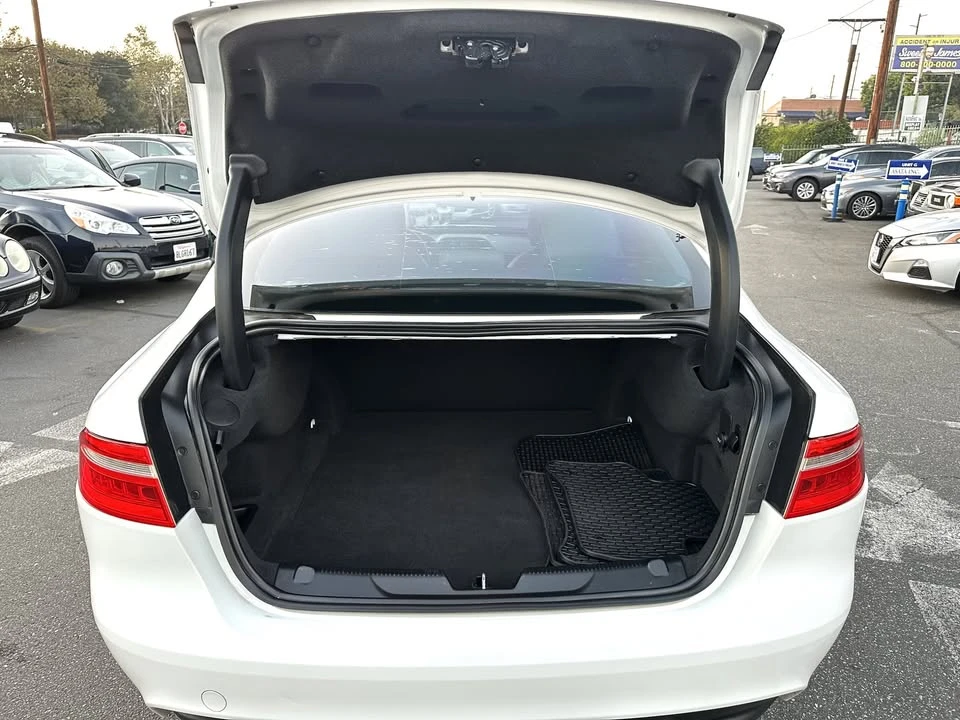 2017 Jaguar XE - Image 19 of 20