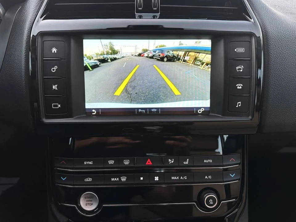 2017 Jaguar XE - Image 15 of 20
