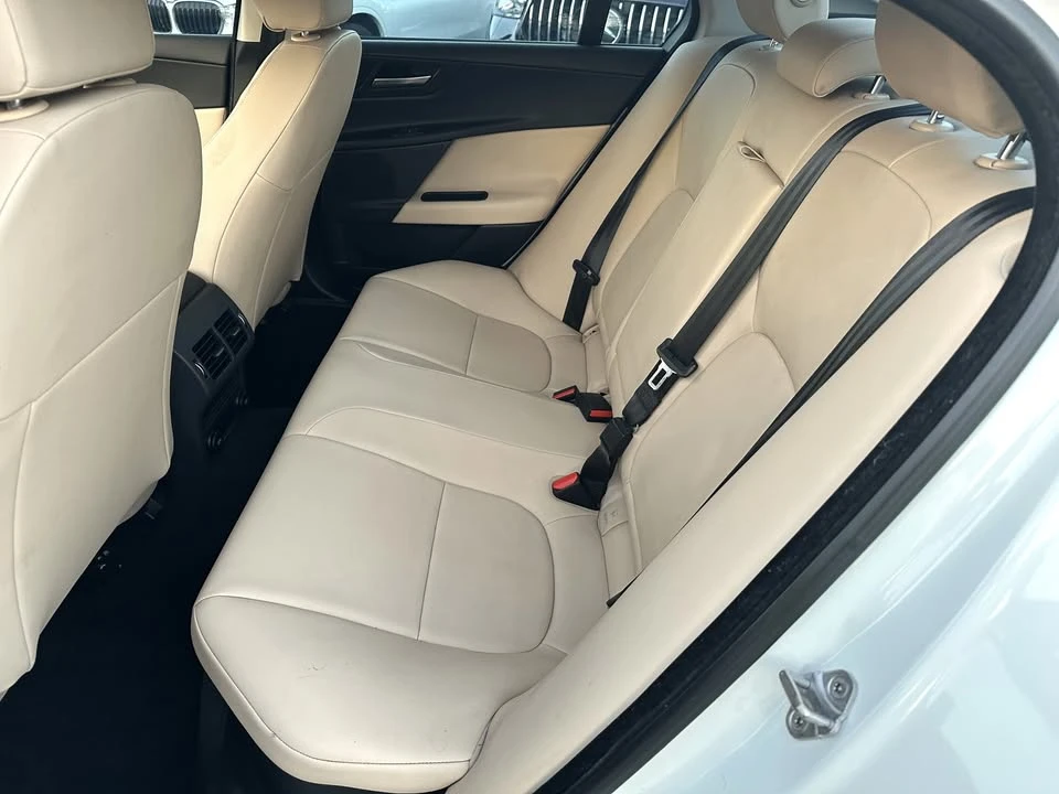 2017 Jaguar XE - Image 11 of 20