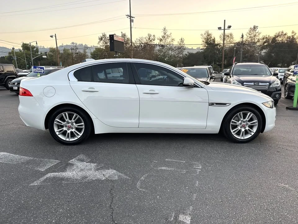 2017 Jaguar XE - Image 4 of 20