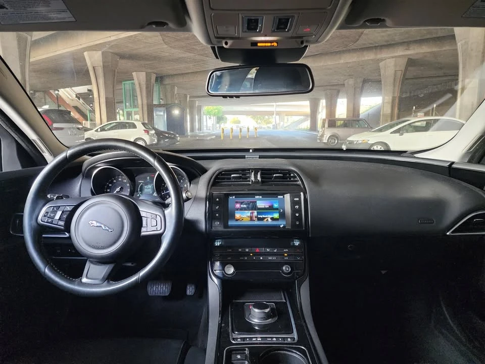 2017 Jaguar XE - Image 8 of 11