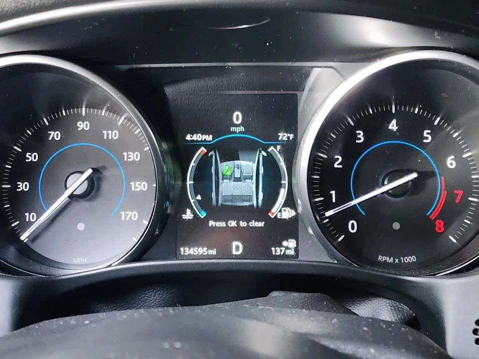2017 Jaguar XE - Image 9 of 11