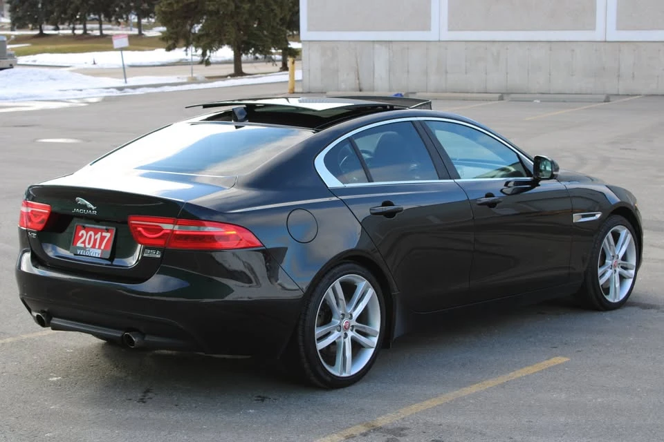 2017 Jaguar XE - Image 7 of 20