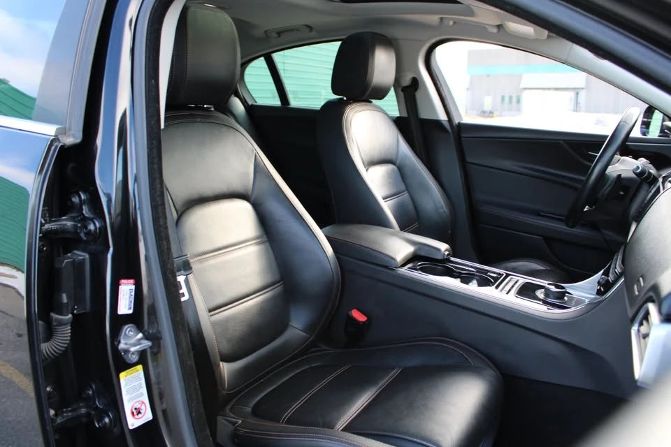 2017 Jaguar XE - Image 15 of 20