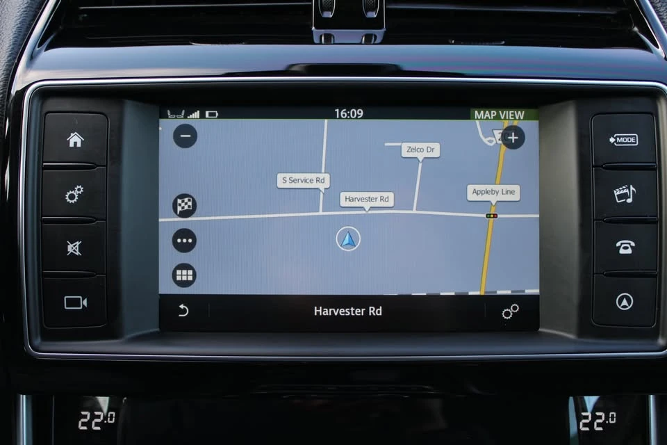 2017 Jaguar XE - Image 12 of 20