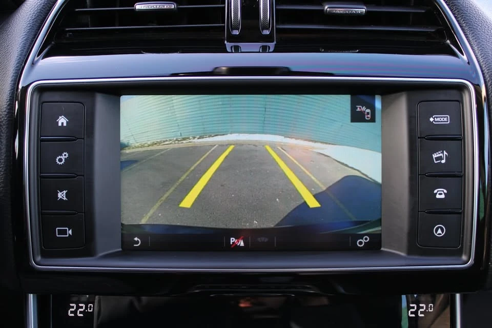2017 Jaguar XE - Image 13 of 20