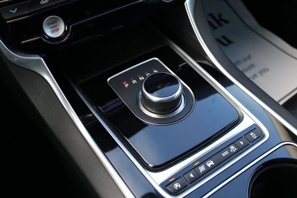 2017 Jaguar XE - Image 14 of 20