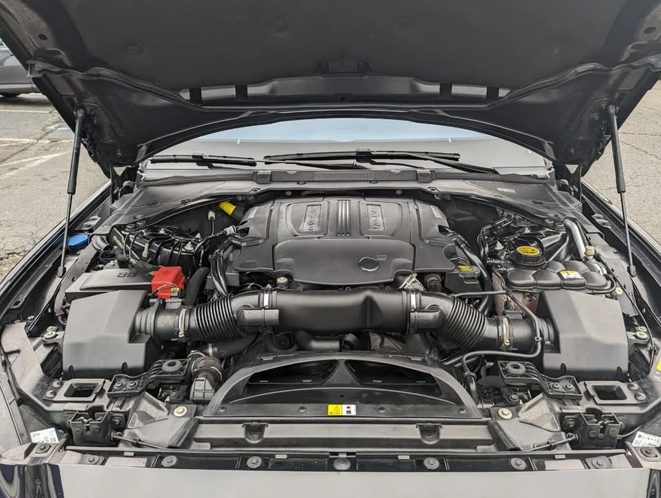 2017 Jaguar XE - Image 16 of 18
