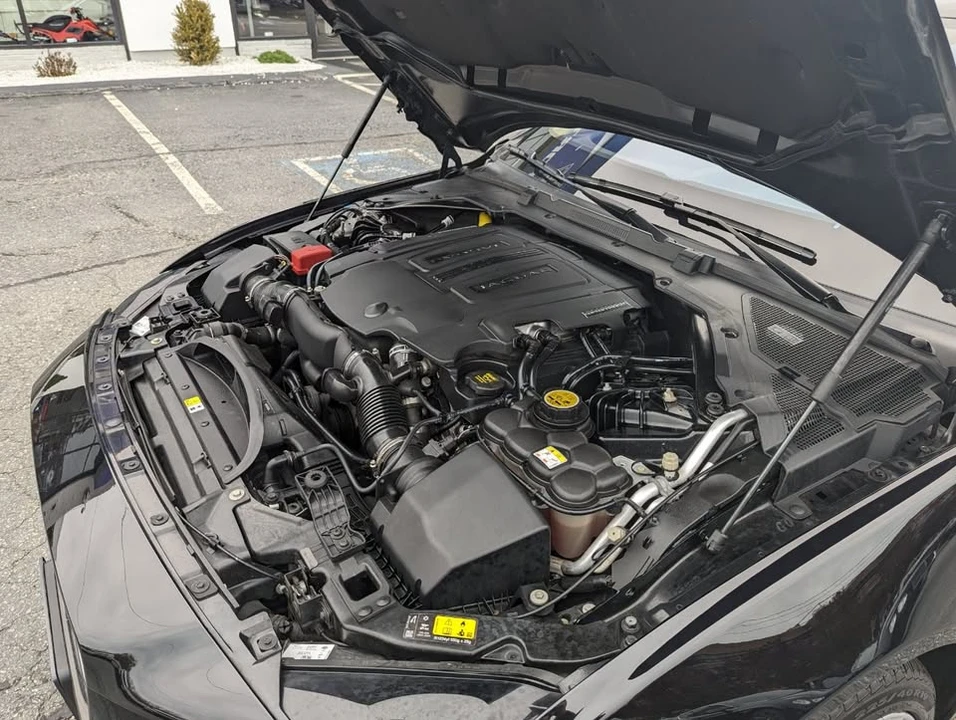 2017 Jaguar XE - Image 18 of 18